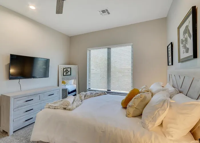 7 Mi To Lost Dutchman: W/ Pool + Patio! Apache Junction