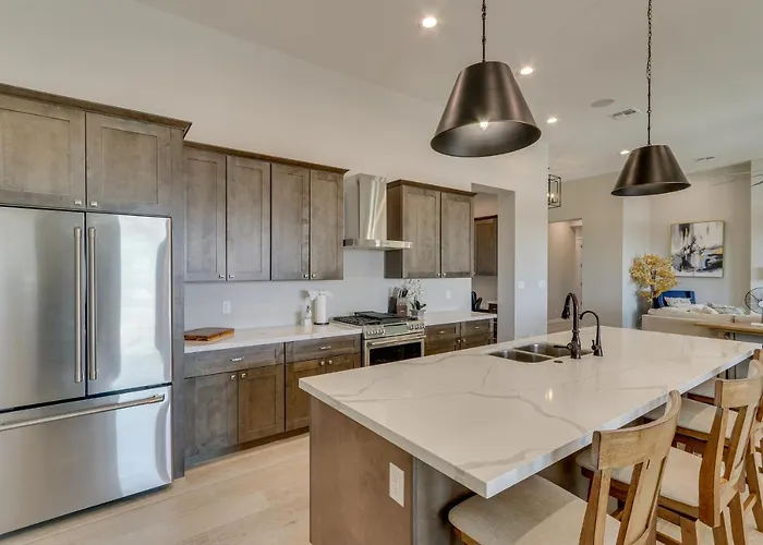 7 Mi To Lost Dutchman: W/ Pool + Patio! Apache Junction
