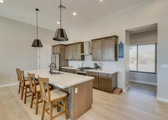 7 Mi To Lost Dutchman: W/ Pool + Patio! * Apache Junction