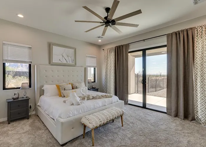 7 Mi To Lost Dutchman: W/ Pool + Patio! Apache Junction