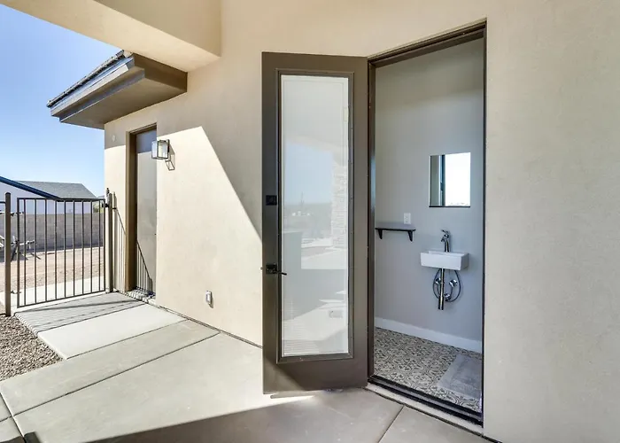 7 Mi To Lost Dutchman: W/ Pool + Patio!