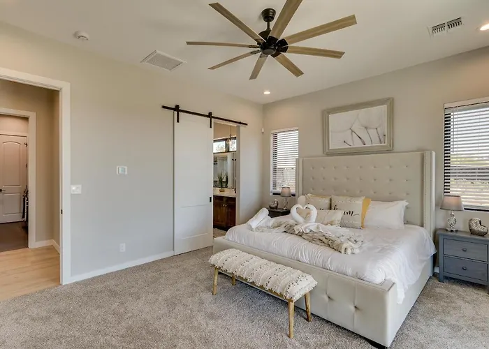 7 Mi To Lost Dutchman: W/ Pool + Patio! Holiday home Apache Junction