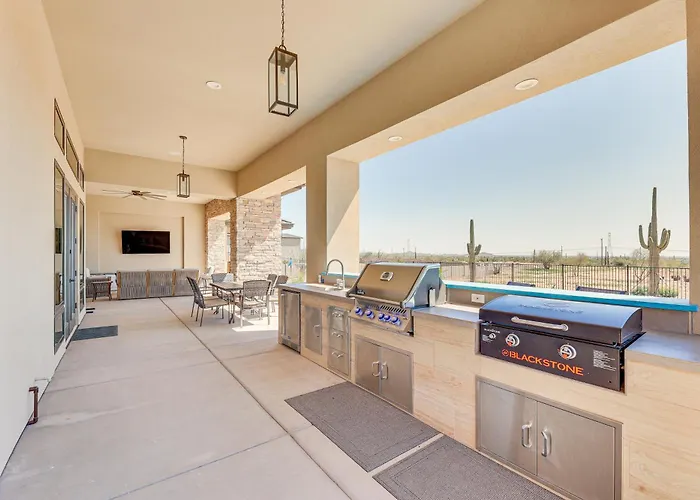 7 Mi To Lost Dutchman: W/ Pool + Patio! Holiday home Apache Junction
