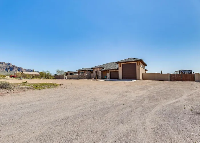 7 Mi To Lost Dutchman: W/ Pool + Patio! *