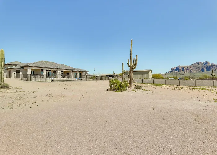 7 Mi To Lost Dutchman: W/ Pool + Patio! Holiday home *