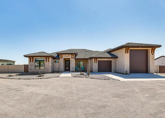 Holiday home 7 Mi To Lost Dutchman: W/ Pool + Patio!